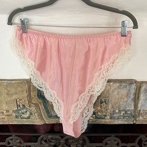 NWT 1980s DEADSTOCK VINTAGE GOLD LABEL VICTORIA’S SECRET PANTIES